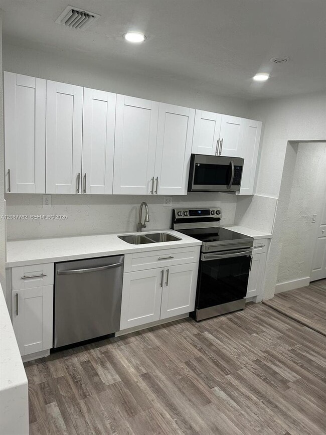 Building Photo - 3045 SW 21st St Unit 3047