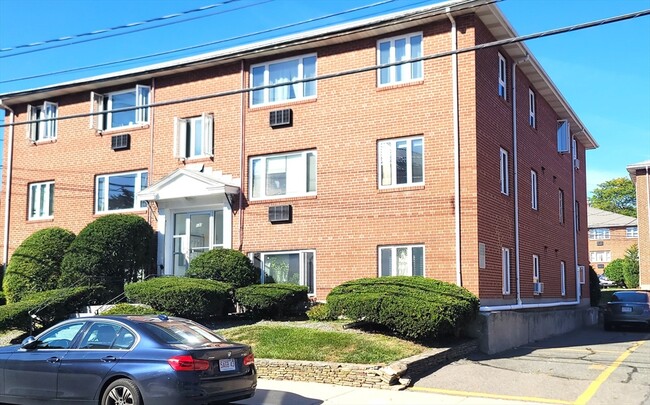 Building Photo - 133 Warren St Unit 5 Rental