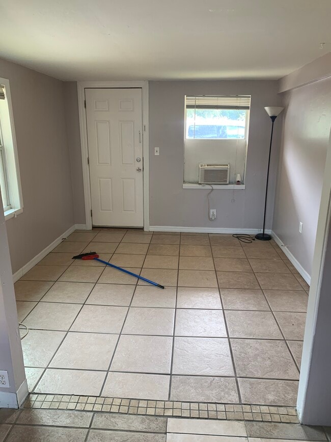 Building Photo - Largo Unit 4