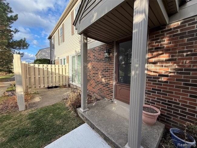 Photo - 15817 Charleston Dr