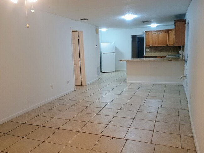 Building Photo - 2844 NW 22nd Ct