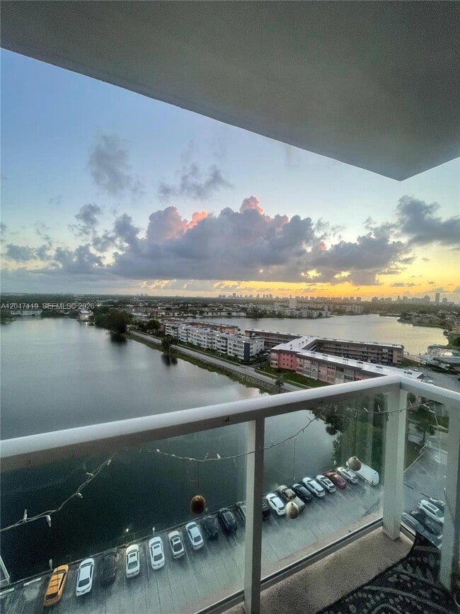 Building Photo - 1351 NE Miami Gardens Dr Unit 1514E