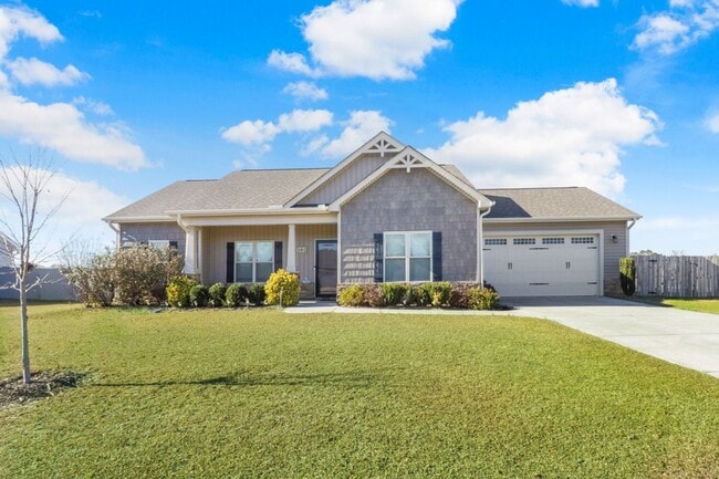 Building Photo - CHARMING ROSEWOOD HOME! 3 BR 2 BA w/ FENCE...