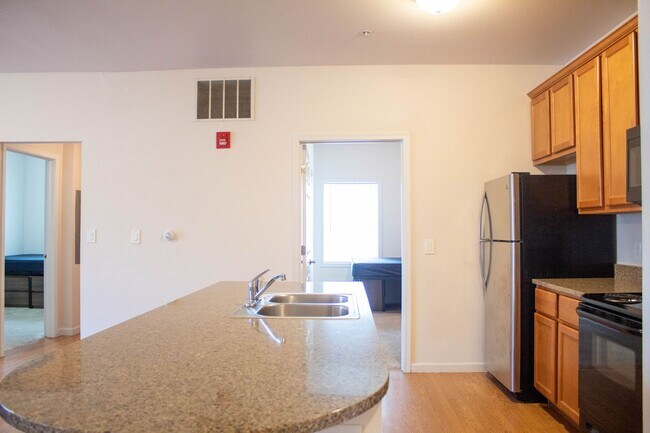 606 E Stoughton