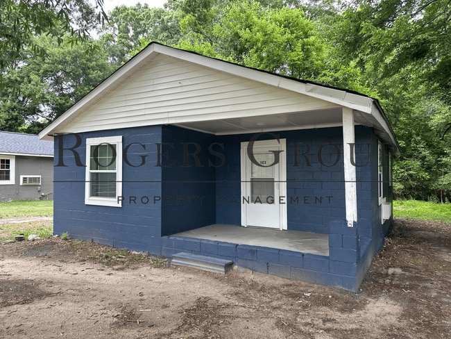 Building Photo - 1023 Hughes St
