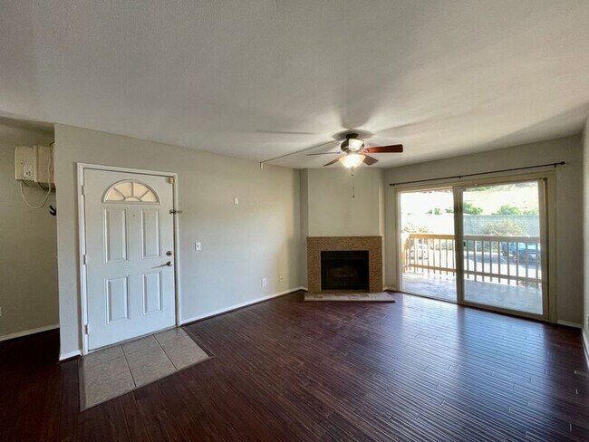 Building Photo - 3020 Alta View Dr Unit 207