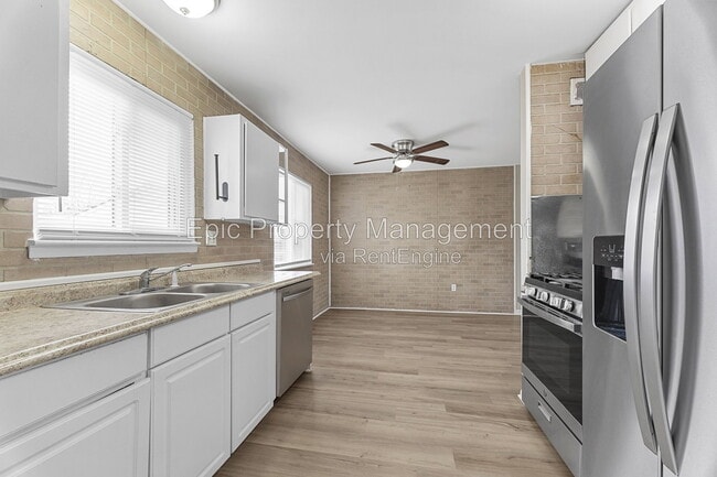 Photo - 27081 Leroy St