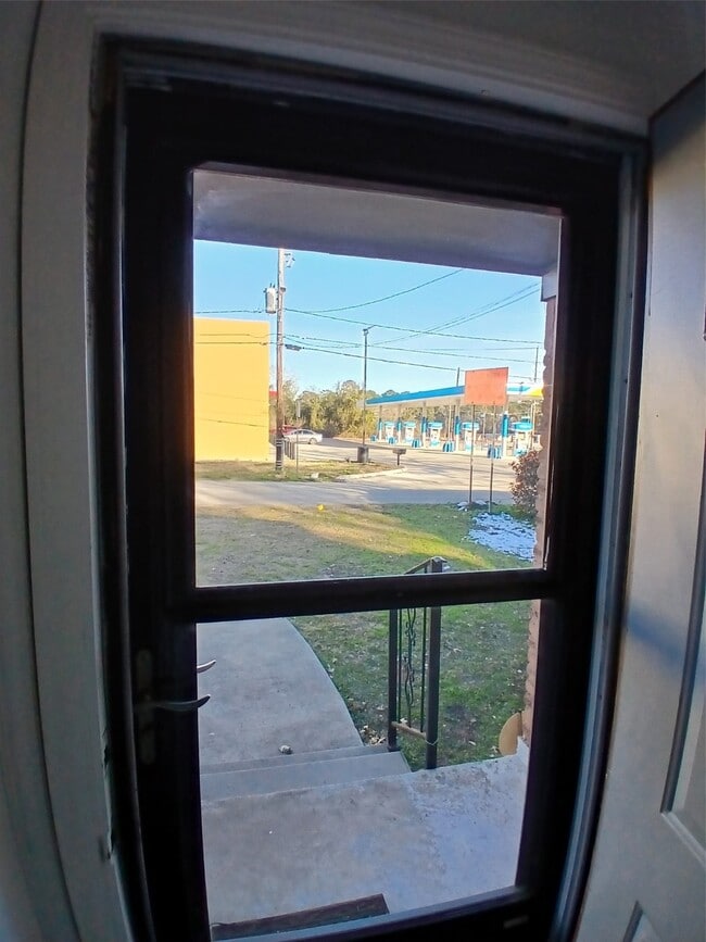 Photo - 121 Roy St