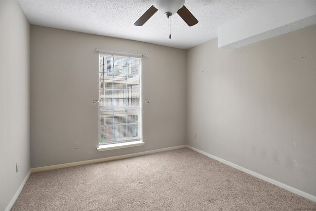 Photo - 2121 Hepburn St Unit 613