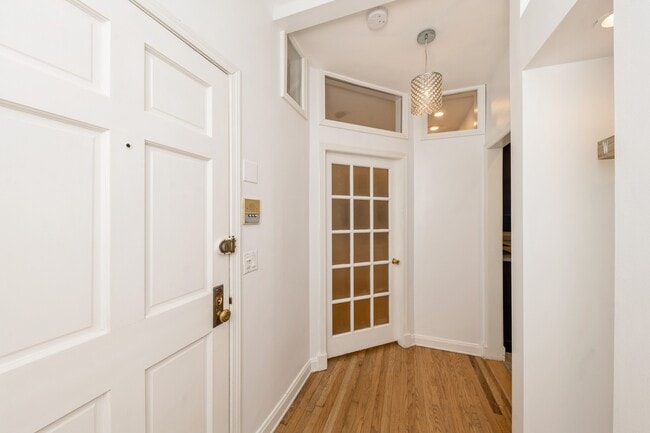 Photo - 1327 W Addison St Unit 2B