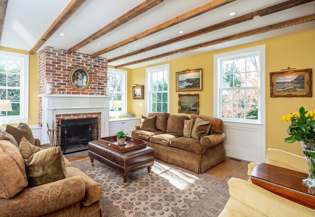 Photo - 23 Howard St