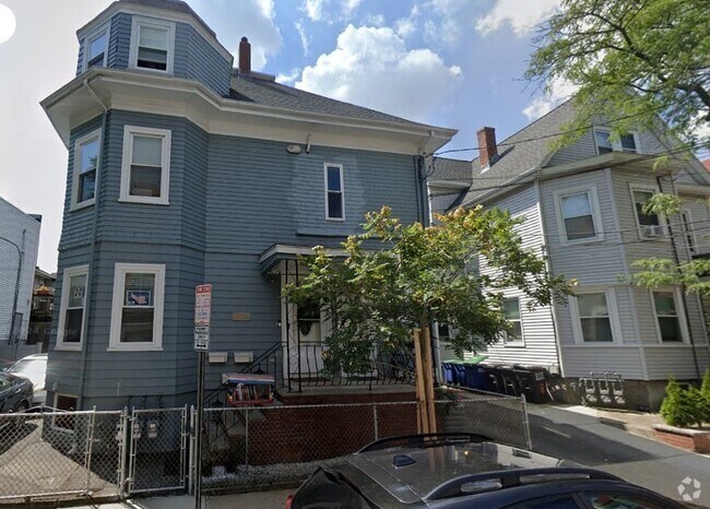 Building Photo - 4 Otis St Unit 2 Rental