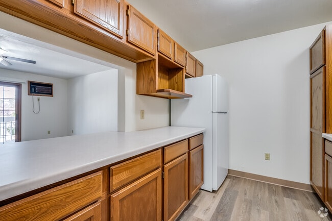 1BR, 1BA - 870SF - Kitchen