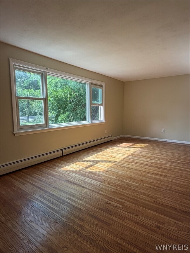 Photo - 781 Campbell Blvd