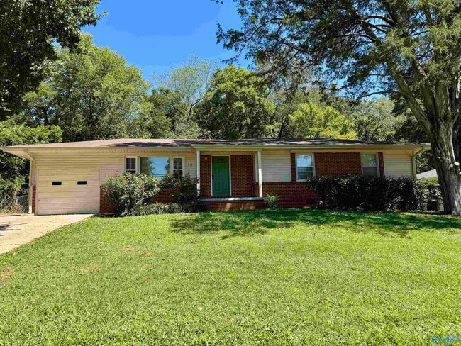 Photo - 918 Woodall Ln NW