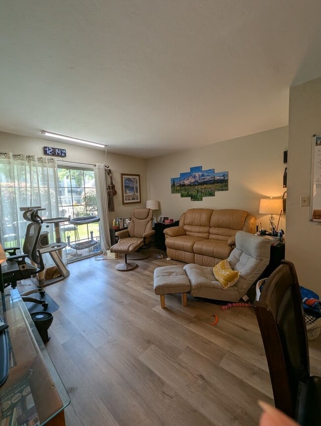 Photo - Oakbrook Walk - Shared Housing Unit Oakbrook Walk Shared Housing  - Bedroom 1