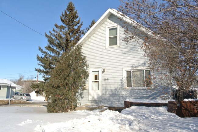 Building Photo - 1101 6th St SW Unit 1 Rental