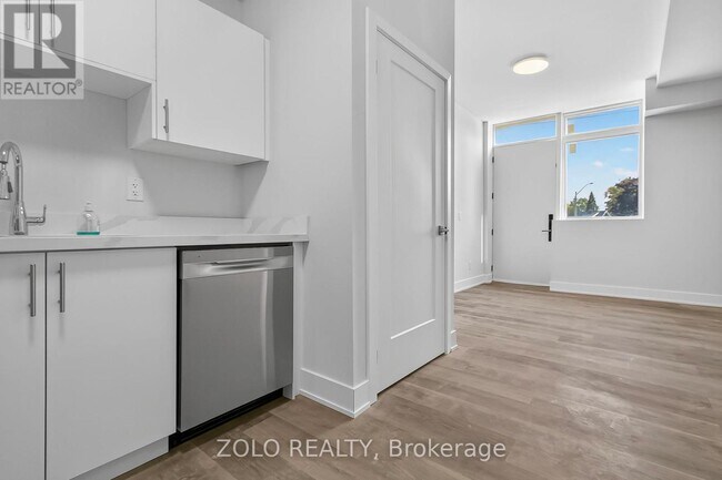 Photo - 206 Wellington St Unit # 1