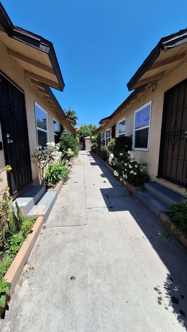 Photo - 4037 W El Segundo Blvd Unidad B