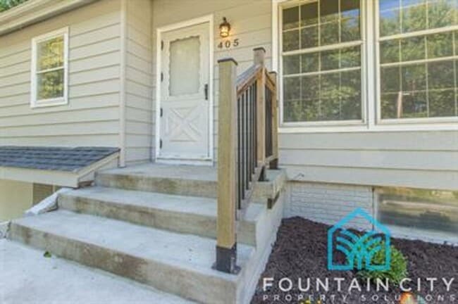 Photo - 405 Hooke Ave