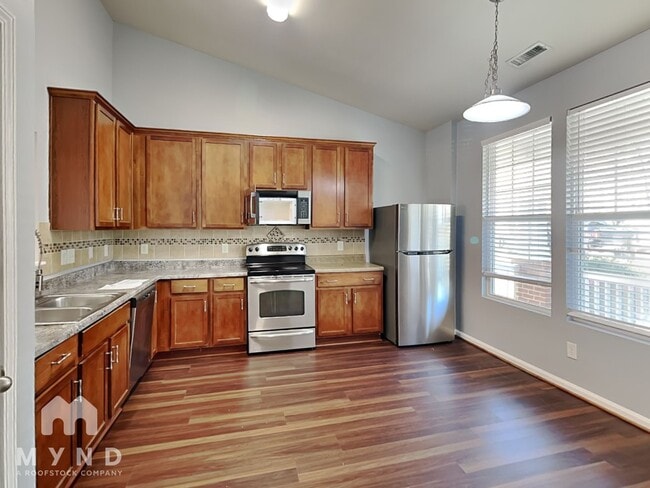 Photo - 909 Summer Storm Dr