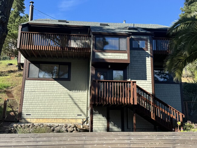 Front - 371 Carrera Dr