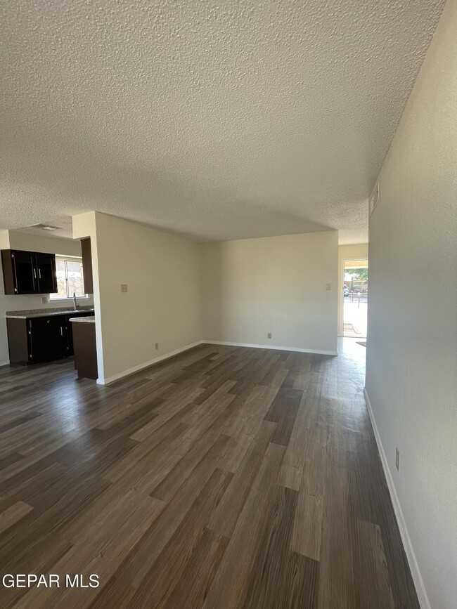Photo - 3409 E Glen Dr