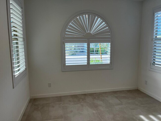 Photo - 1355 W Crane Dr