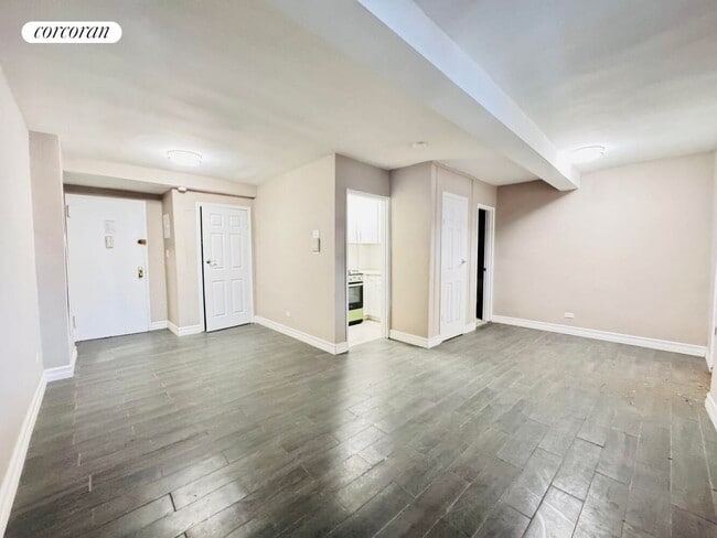 Photo - 2121 Shore Pkwy