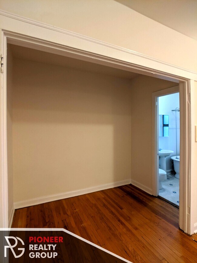 Photo - 822 W Waveland Ave