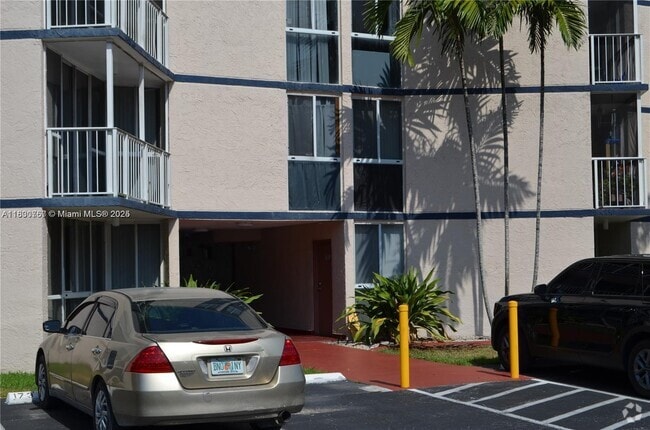 Building Photo - 7125 NW 186th St Unit B403 Rental