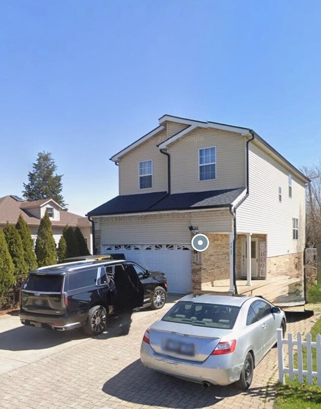 Building Photo - 7825 Banks St