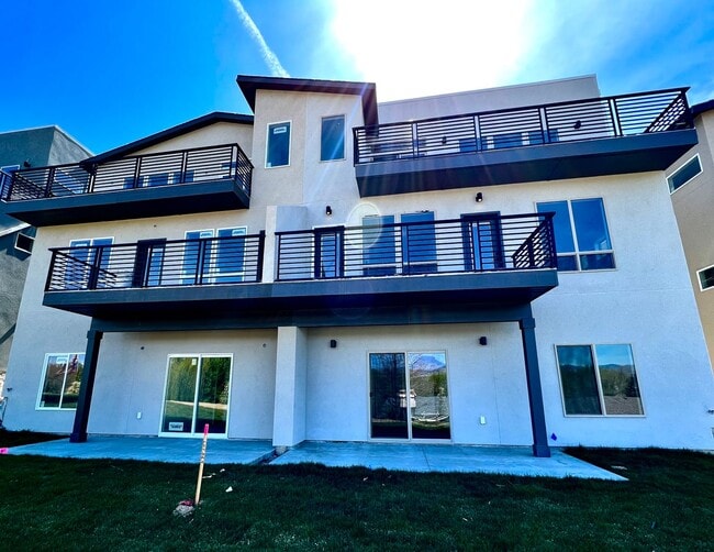 Photo - Close to Micron, 3 Bedroom 3 bath w/ a Million Dollar View!
