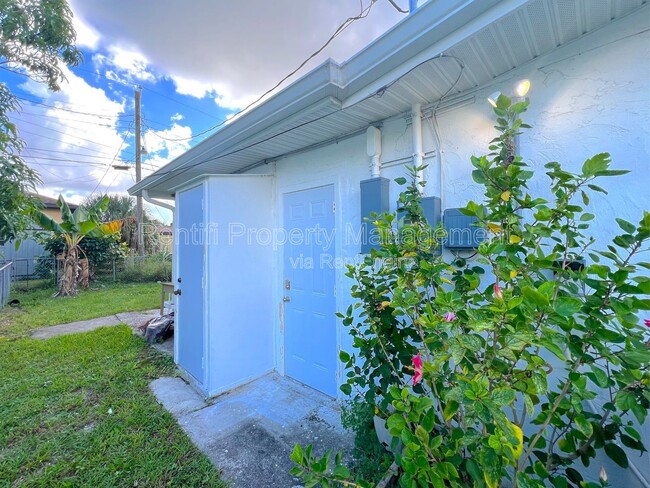 3026 2nd St Unit B