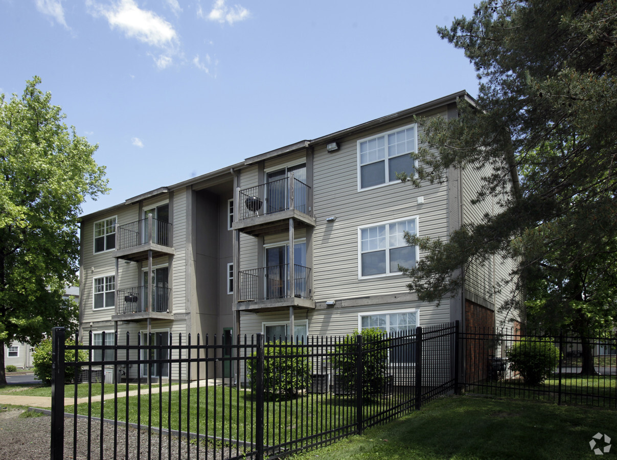 University Commons - University Commons Apartments