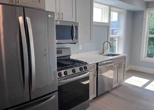 Photo - 712 Girard St NW Unit 6