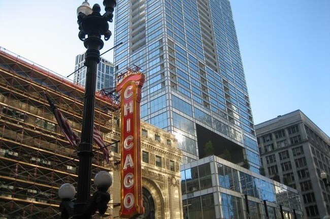 Building Photo - 8 E Randolph Unit 2106