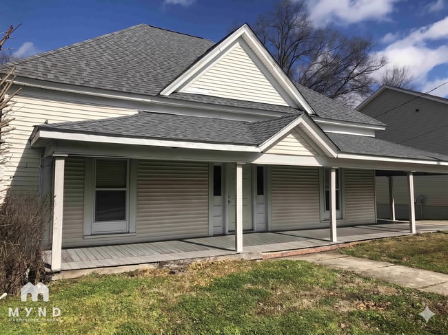 Building Photo - 1303 Holloway St