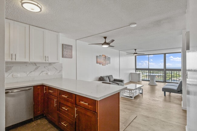 Building Photo - 4300 Waialae Ave Rental