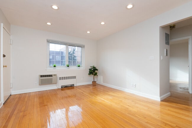 Photo - 30 Saint Paul St Unit 3