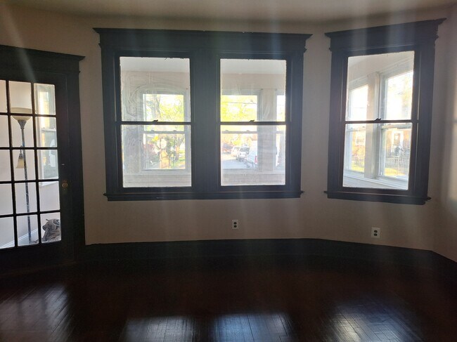 Photo - 784 Jewett Ave