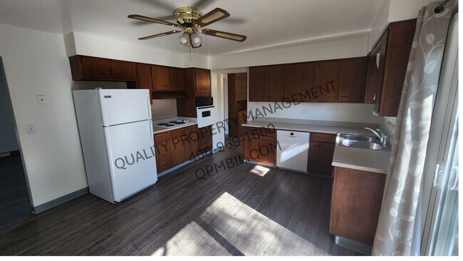 Building Photo - Spacious 3BD/2BA Duplex with Garage in Pri... Unit 1904 Rental