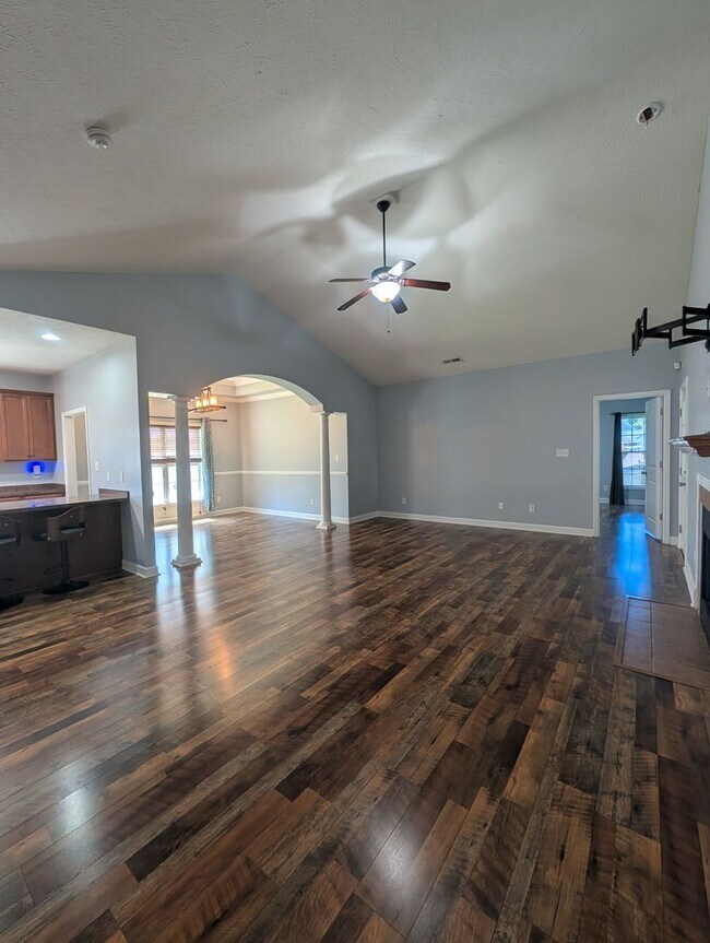 305 Weatherford Dr