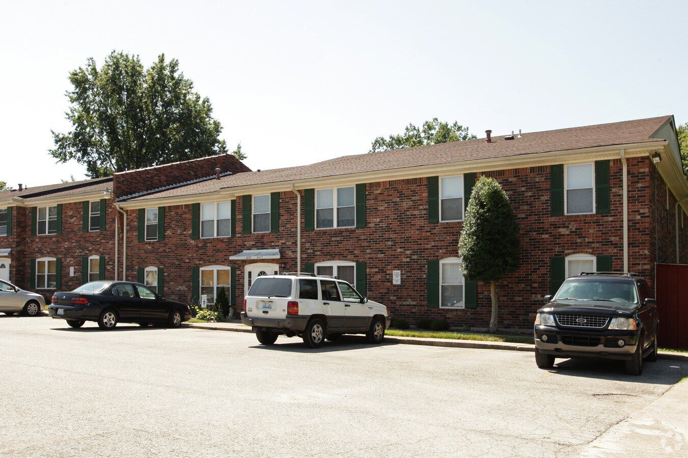 Spring Manor Apartments - Spring Manor Apartments