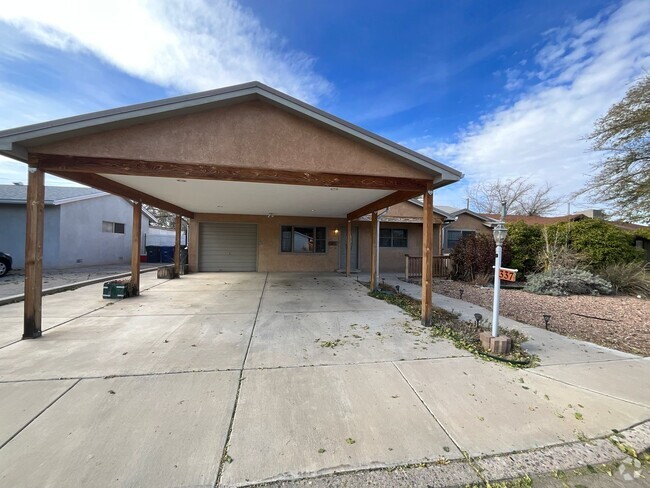 Building Photo - 5 Bedroom Single Story Home Available Near...