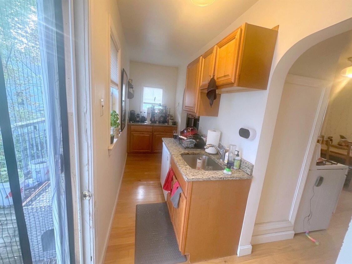 Photo - 10 Rogers Ave (Somerville, MA)