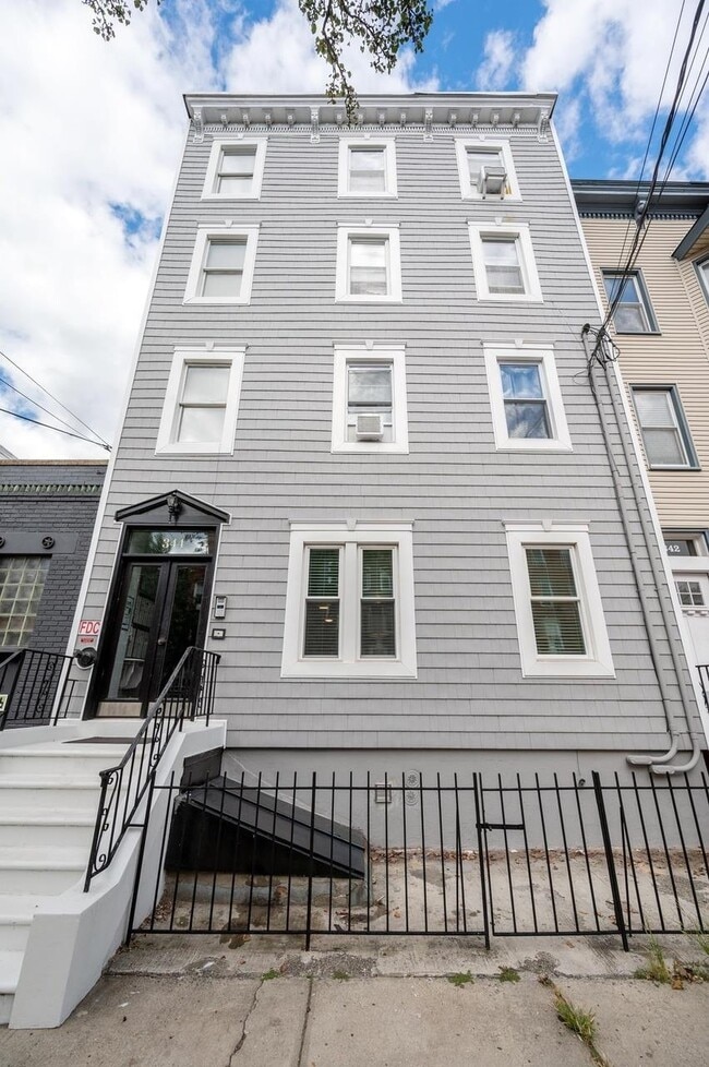 Building Photo - 344 Pavonia Ave Unit 4