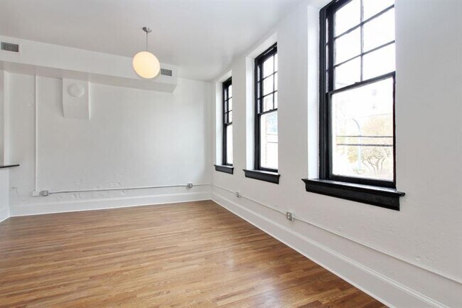 Photo - 145 Auburn Ave NE Unit B