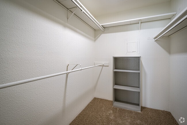 2BR, 1BA - 846SF