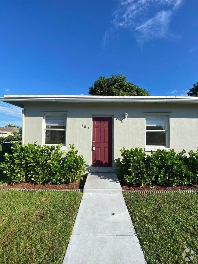 Building Photo - 300 Jennings Ave Rental